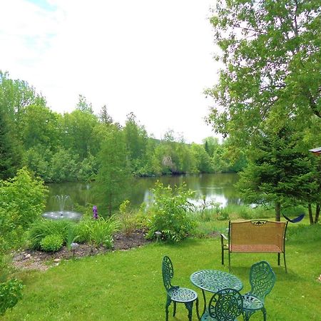 Motel Des Deux Lacs Waterloo Bagian luar foto