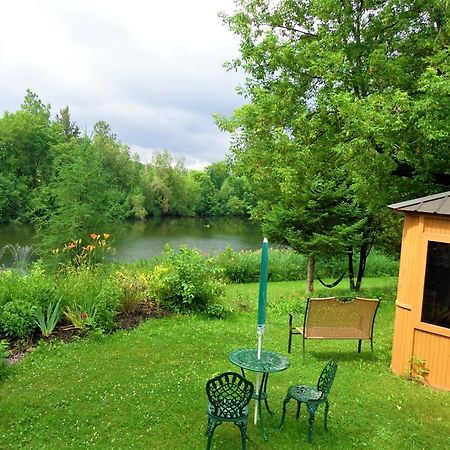 Motel Des Deux Lacs Waterloo Bagian luar foto