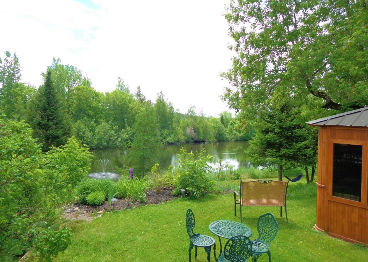 Motel Des Deux Lacs Waterloo Bagian luar foto