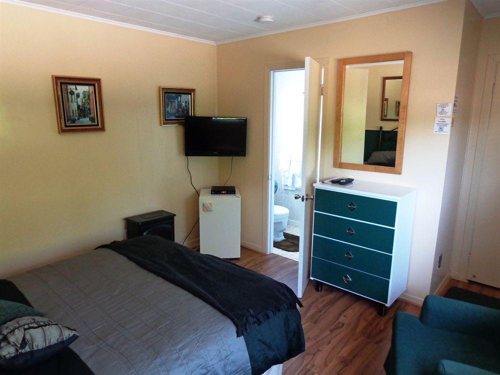 Motel Des Deux Lacs Waterloo Bagian luar foto