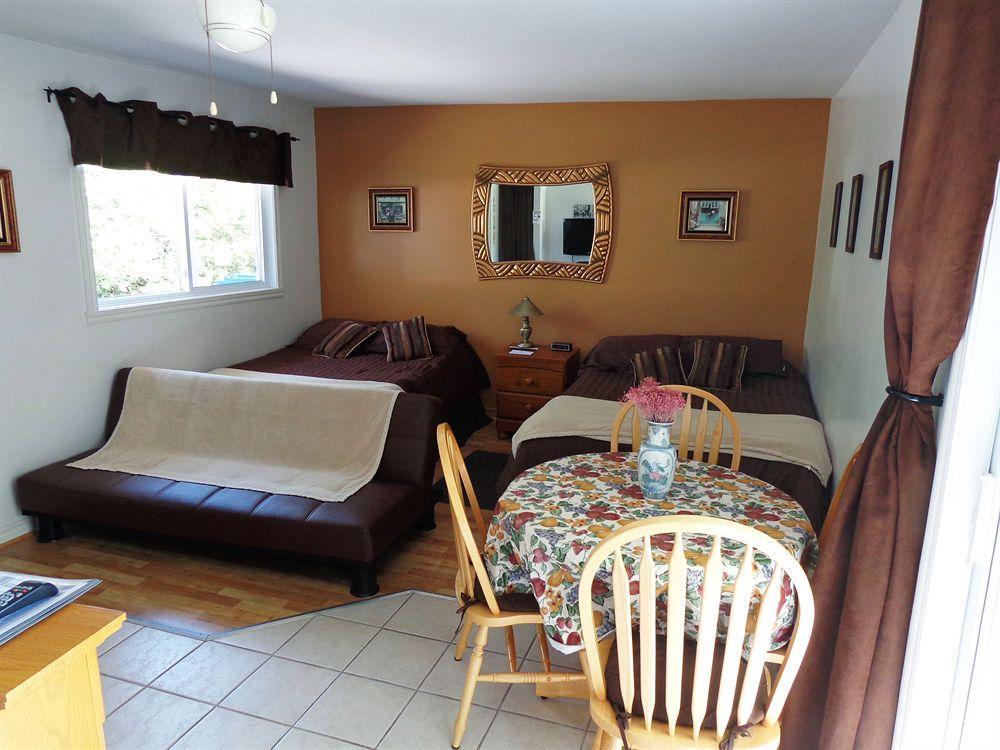 Motel Des Deux Lacs Waterloo Bagian luar foto