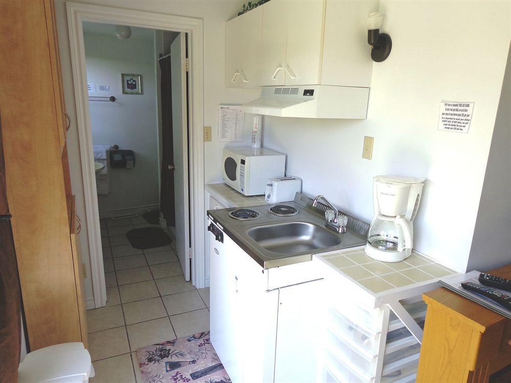 Motel Des Deux Lacs Waterloo Bagian luar foto