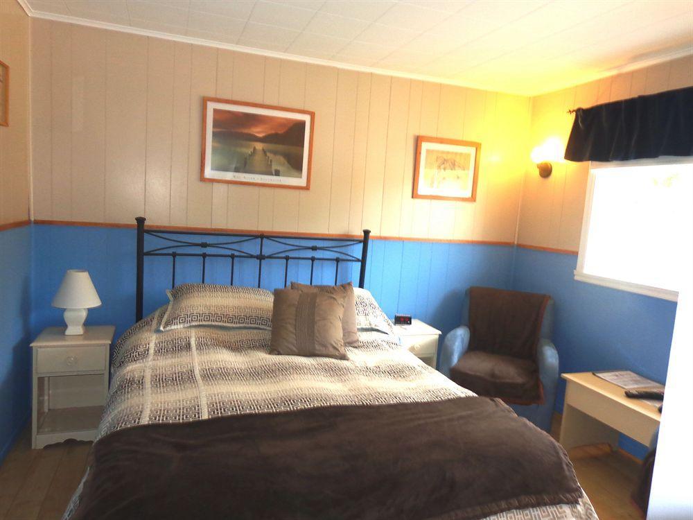Motel Des Deux Lacs Waterloo Bagian luar foto