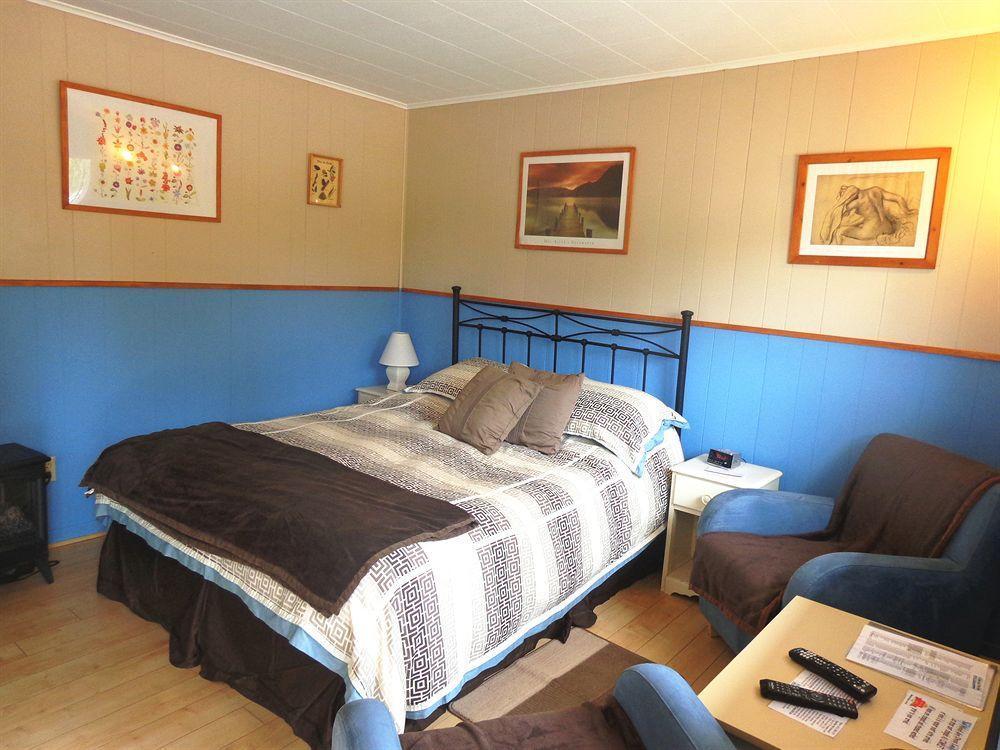 Motel Des Deux Lacs Waterloo Bagian luar foto