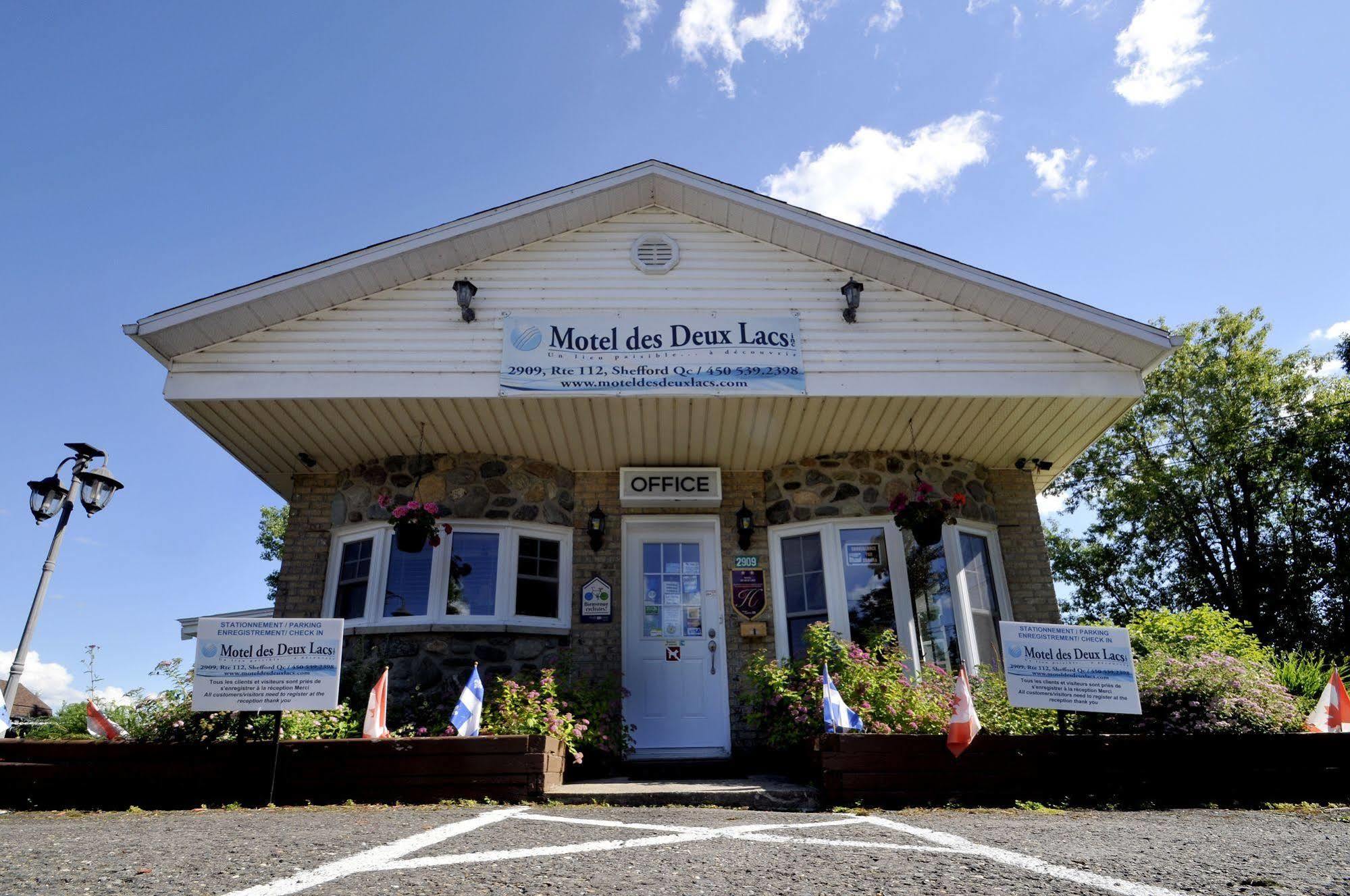 Motel Des Deux Lacs Waterloo Bagian luar foto