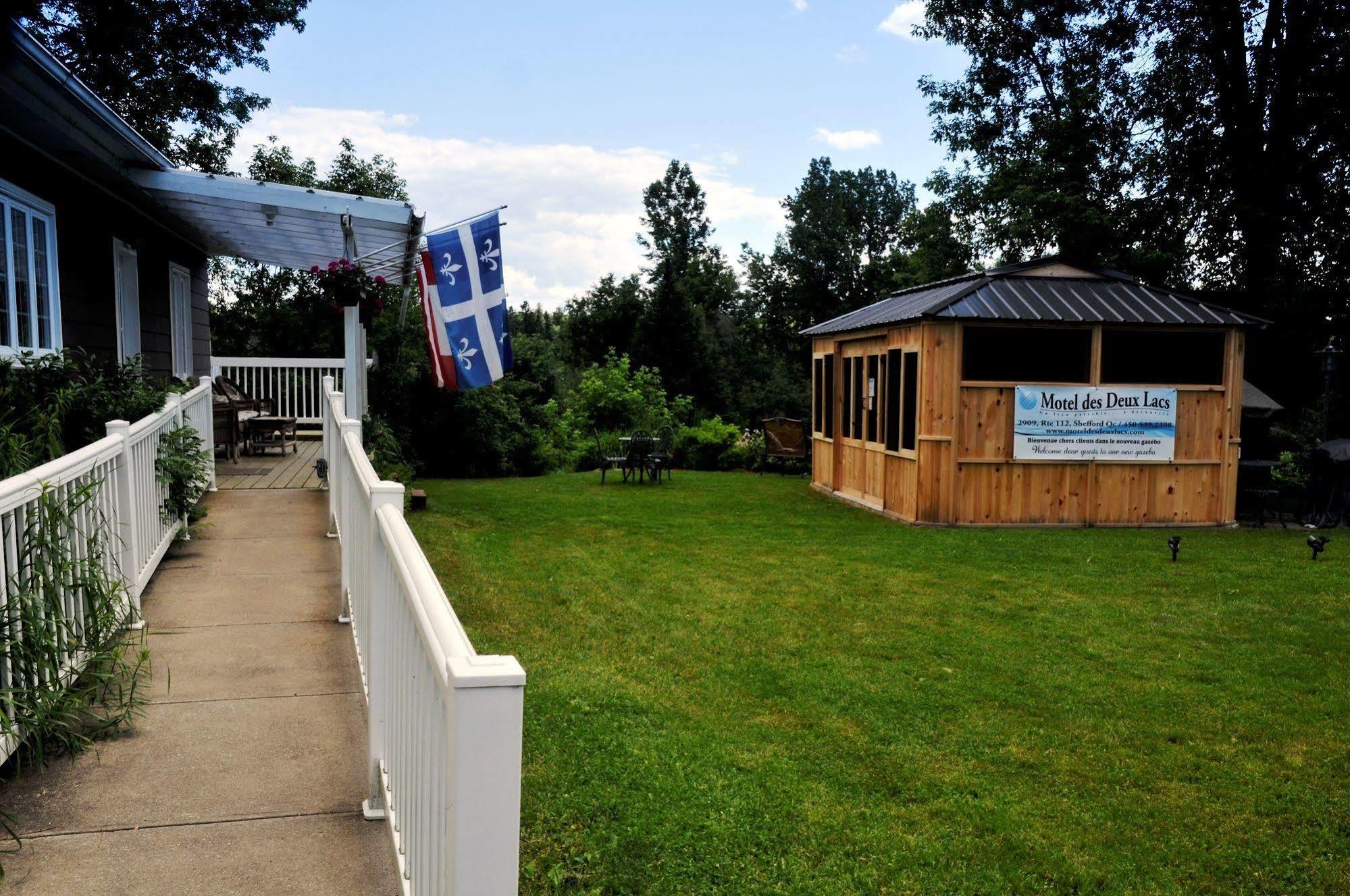 Motel Des Deux Lacs Waterloo Bagian luar foto