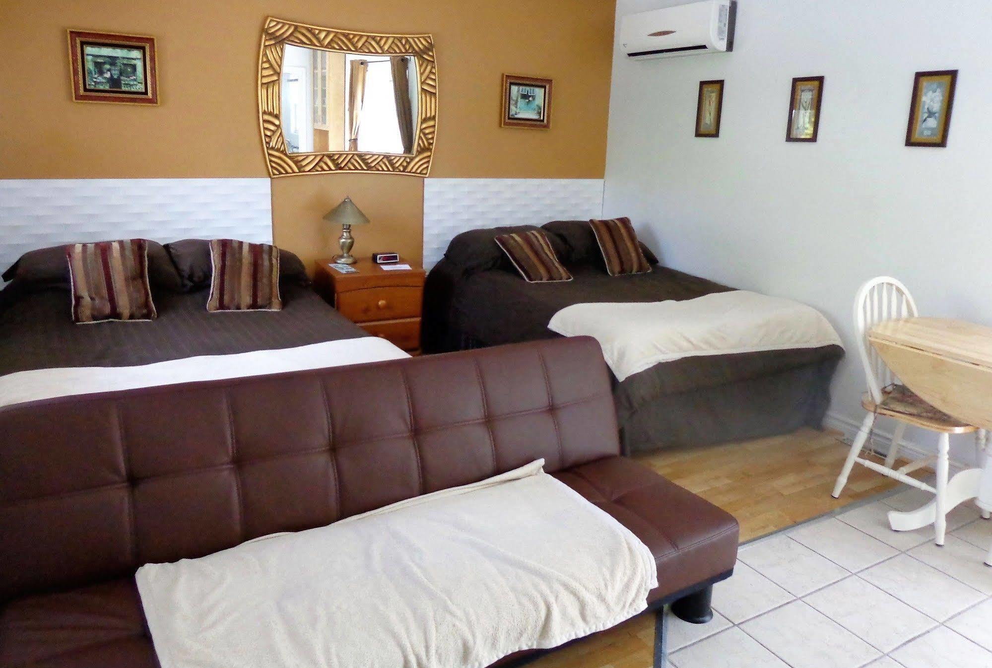 Motel Des Deux Lacs Waterloo Bagian luar foto