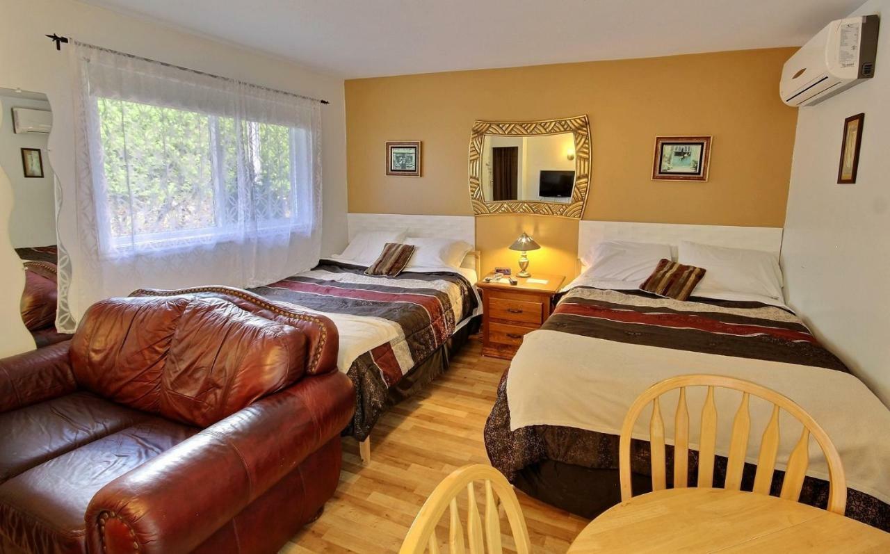 Motel Des Deux Lacs Waterloo Bagian luar foto