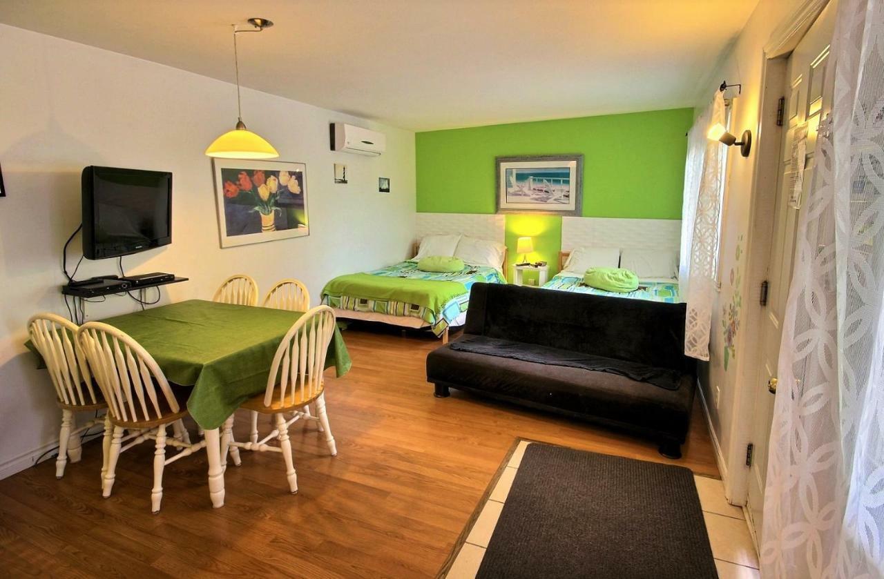Motel Des Deux Lacs Waterloo Bagian luar foto